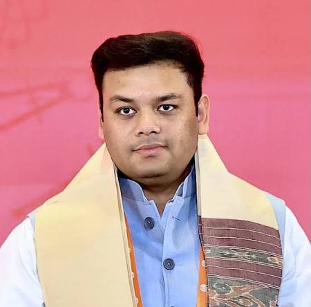 उत्तर प्रदेश में मास्टर की नौकरी की राह देख रहे 
20 से 25 लाख युवाओं के लिए बुरी खबर है,
बेसिक शिक्षा मंत्री ने विधानसभा में बताया है कि 
प्राइमरी में शिक्षकों के 47 हज़ार पद रिक्त हैं,
लेकिन हमारे पास पर्याप्त मात्रा में शिक्षक हैं,
इसलिए सरकार अभी मास्टरों की भर्ती नहीं ला रही