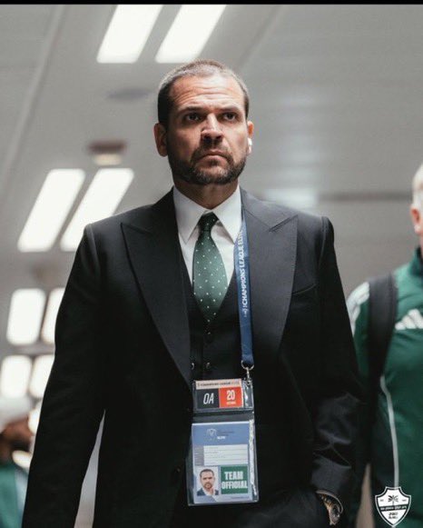 بيدرو كل ماحصل غلط وتظليل وفلسفه وعك وقال وقيل وكثرة الكلام …..طلع وقال كلامكم غير صحيح 
بعدها يطلعون يقولون عنه ثرثار 
اجل لابد يمسح جخ ويسكت عن الاخبار المغلوطه 
لا يطلع ويقول الحقيقه هذا دوره