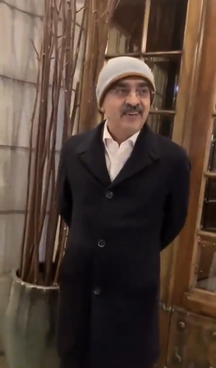 ہزار سؤر مرے پہر ایک اور سؤر پیدا ہوا ماں باب نے بڑے شان سے اسے پالا پوس کر بڑھا کیا مگر سؤر سؤر ہی رہتا ہے جب وہ بڑھا ہوا تو اسی گندی نالی میں جاکر لیٹ گیا جہاں اسکے باقی پرجاتی کے لوگ غوتے مار رہے تھے