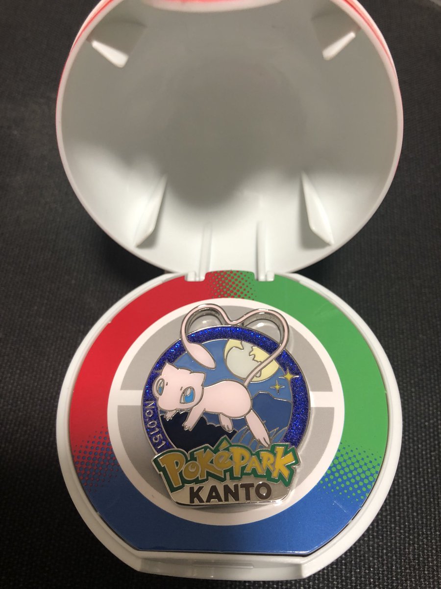ピンバッジは神引きオブ神引きのミュウ✨ 伝説ポケモンって特別にラメ