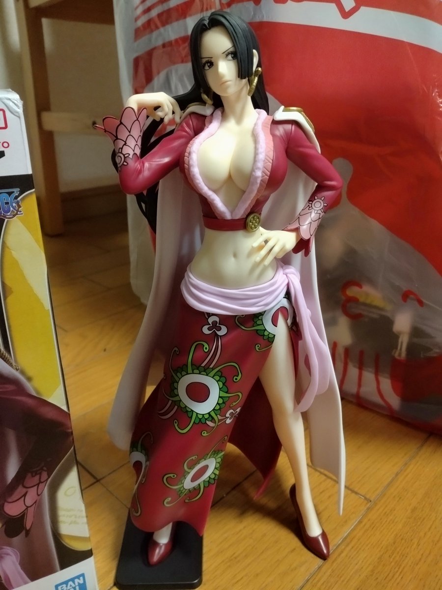 fineboy7697's tweet photo. ONEPIECEハンコック
クレーン取れなさすぎて
イライラしたわ（笑）
4000ぐらい使ってしまった（泣）
けどクオリティー高いから許す
#ワンピースフィギュア https://t.co/XjgU2g8AJf