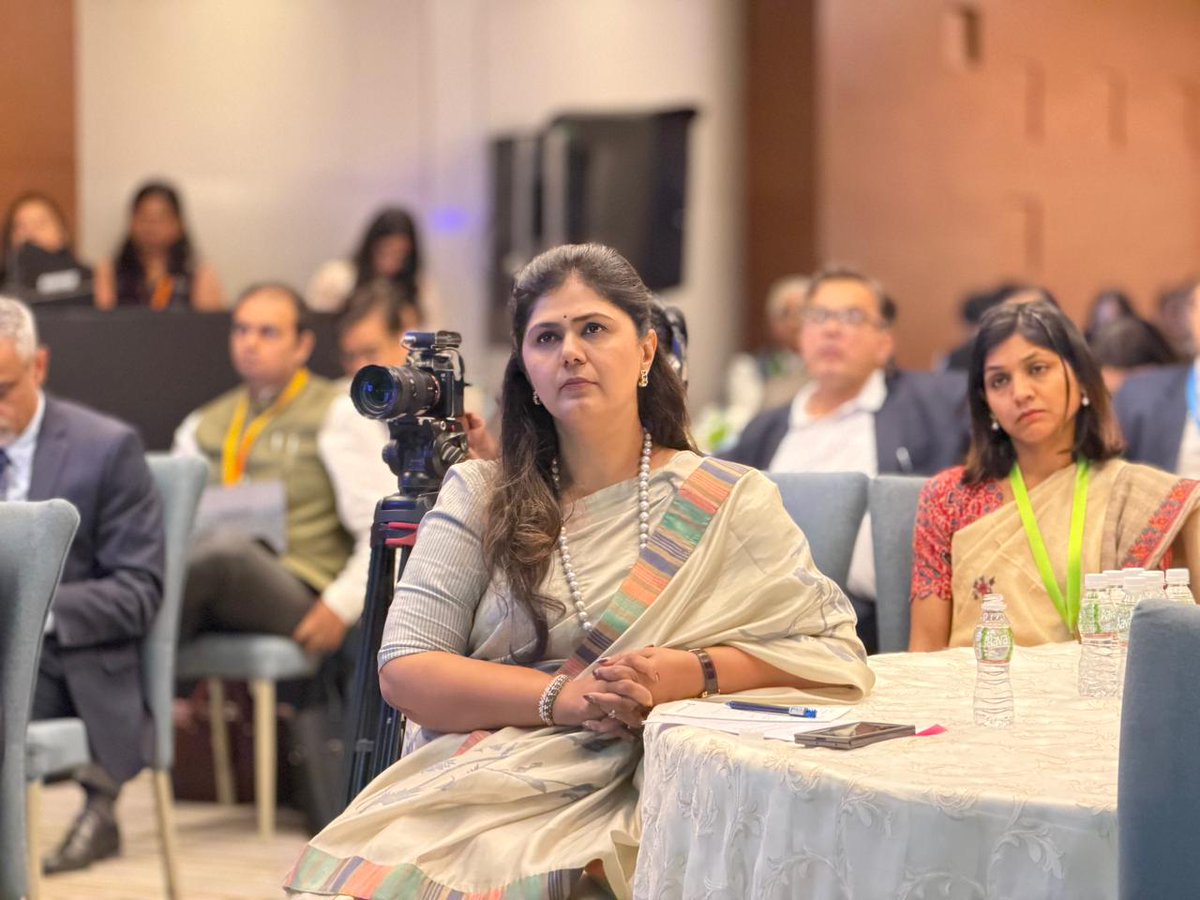 Pankajamunde's tweet photo. A panel discussion on the theme “Scaling up Climate Finance for a Sustainable and Resilient Maharashtra” was organised at the Jio World Convention Centre as part of Mumbai Climate Week. The Hon’ble Minister for Environment and Climate Change, Government of Maharashtra, attended the session.
While speaking on the occasion, she emphasized that environmental and climate change issues should be viewed not only as policy priorities but also as a moral responsibility. She expressed confidence that youth awareness is the true strength of climate action and that understanding our responsibility is key to securing our future.
She further stated that environmental education needs greater emphasis at the school level and should be introduced as an independent subject for the next generation, similar to civics. She stressed that planned and responsible decision-making is essential to reduce environmental damage and highlighted the need for greater vigilance to ensure that the burden of future crises does not fall on the coming generations.
Among those present were MITRA's Chief Executive Officer Pravin Pardeshi, Environment and Climate Change Department Secretary Jayshree Bhoj, WRI India Chief Executive Officer Madhav Pai, WRI India Associate Program Director Saransh Bajpai, and CEEW Program Lead Dr. Pushpa Bajaj.

जिओ वर्ल्ड कन्व्हेन्शन सेंटर येथे मुंबई क्लायमेट वीक ,स्केलिंग अप क्लायमेट फायनान्स फॉर अ सस्टेनेबल ॲण्ड रेजिलिएंट महाराष्ट्र या विषयाचे चर्चासत्र आयोजित करण्यात आले होते. या चर्चा सत्रास राज्याची पर्यावरण व वातावरण बदल मंत्री म्हणून उपस्थित राहिले.
पर्यावरण आणि हवामान बदलाच्या प्रश्नांकडे केवळ धोरणात्मक नव्हे, तर नैतिक जबाबदारी म्हणून पाहिले पाहिजे. तरुणाईची जागरूकता हीच हवामान कृतीची खरी ताकद असून आपली जबाबदारी समजली तर भविष्यही समजते, असा विश्वास यावेळी बोलतांना व्यक्त केला.
तसेच,पर्यावरण शिक्षणाला शालेय पातळीवर अधिक महत्त्व देण्याची गरज असून नागरीक शास्त्राप्रमाणेच पर्यावरण हा स्वतंत्र विषय म्हणून पुढील पिढीपर्यंत पोहोचवला पाहिजे. पर्यावरणीय हानी कमी करण्यासाठी नियोजनपूर्वक आणि जबाबदारीने निर्णय घेणे आवश्यक आहे. भविष्यातील संकटांचा भार पुढील पिढीवर पडू नये, यासाठी अधिक सजगतेची गरज असल्याची ग्वाही यावेळी बोलतांना दिली.
मित्राचे मुख्य कार्यकारी अधिकारी प्रवीण परदेशी, पर्यावरण विभागाच्या सचिव जयश्री भोज, WRI इंडिया चे मुख्य कार्यकारी अधिकारी माधव पै, WRI इंडियाचे असोसिएट प्रोग्राम डायरेक्टर सारांश बाजपेयी, CEEW प्रोग्राम लीड डॉ. पुष्प बजाज आदीजण याप्रसंगी उपस्थित होते.

​#MumbaiClimateWeek #Sustainability #GreenIndia #Innovation #ClimateAction  #FutureIsGreen #BeatTheHeat