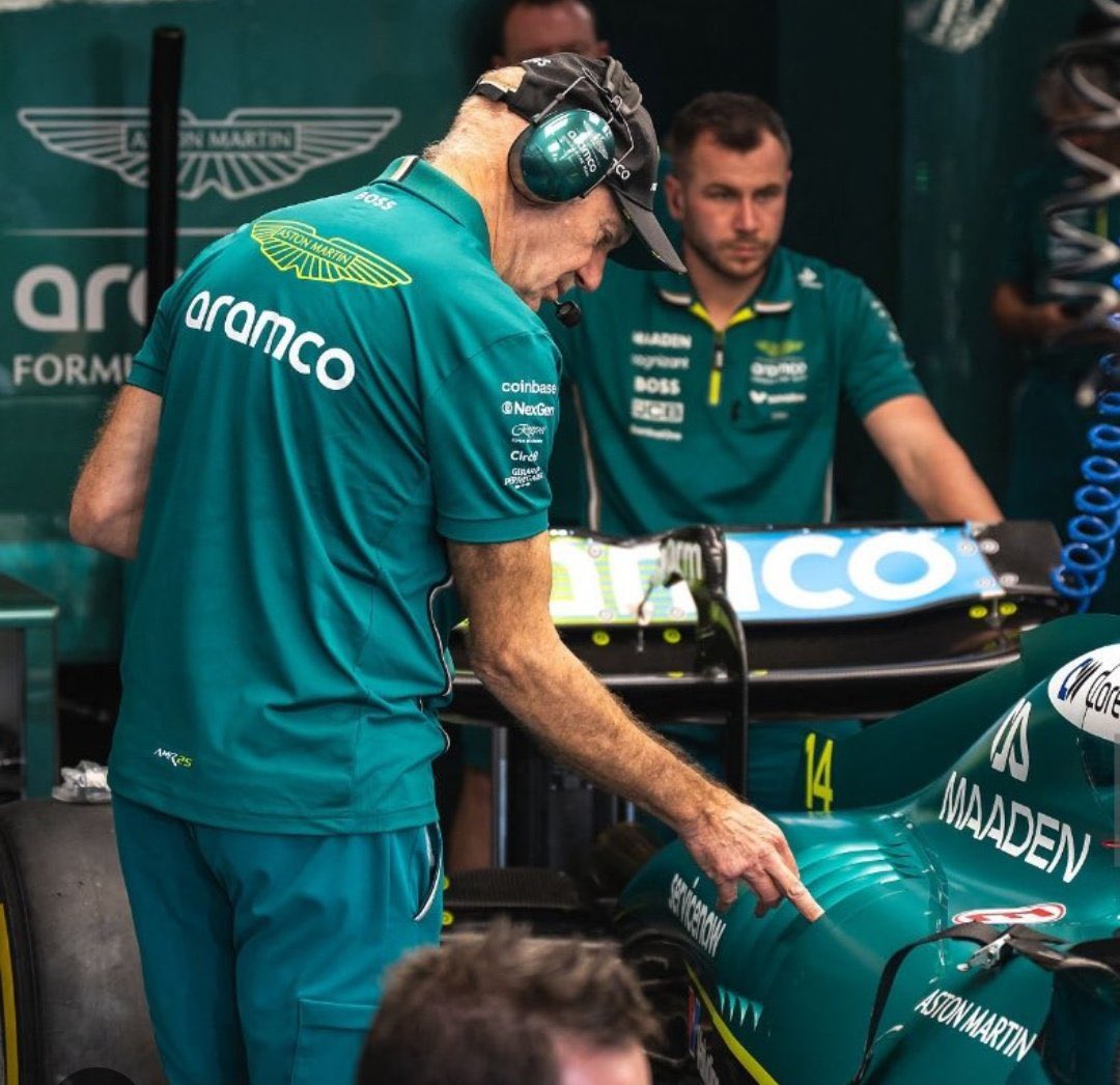 Hoy me he cortado el pelo y el domingo tengo carrera.

Como veía a mi peluquero mientras me hacia el degradado:
