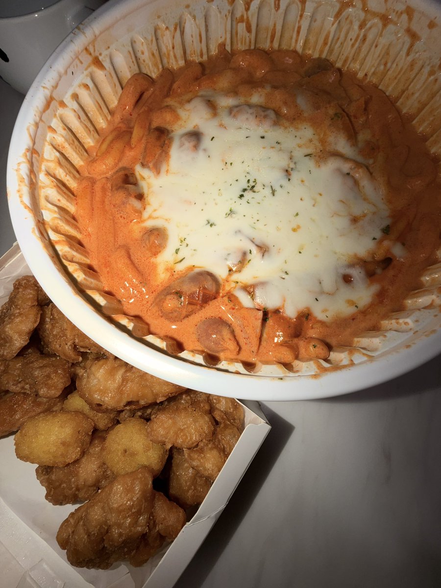 핢니밥 푸데데먹고와서 야식타임
배떡 오랜만에먹으니까쥰맛이네🤤🤤