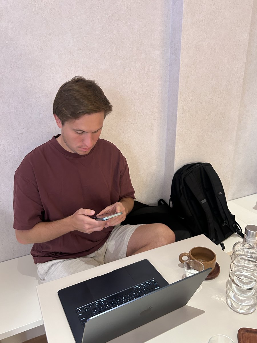 denisyurchak's tweet image. I travel to around 20 countries a year.

In 5 years, I have spent thousands of dollars on eSIMs.

The big eSIM providers out there pay pennies for eSIMs and resell them to users at a 500% markup.

They buy ads and run huge, inefficient teams that the user pays for.

So I built