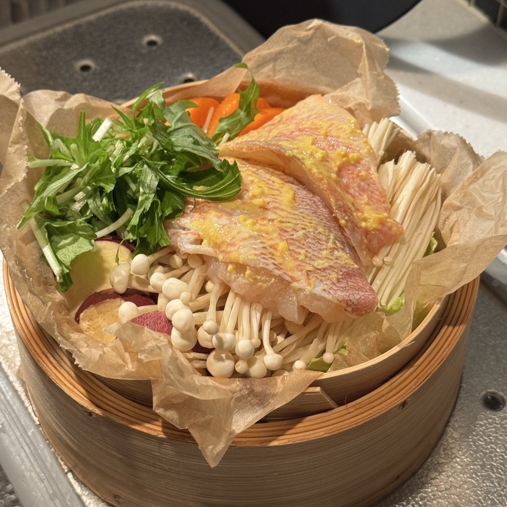 dcpn_cooking's tweet photo. 魚と野菜の蒸籠蒸し https://t.co/isRlhNKL1U