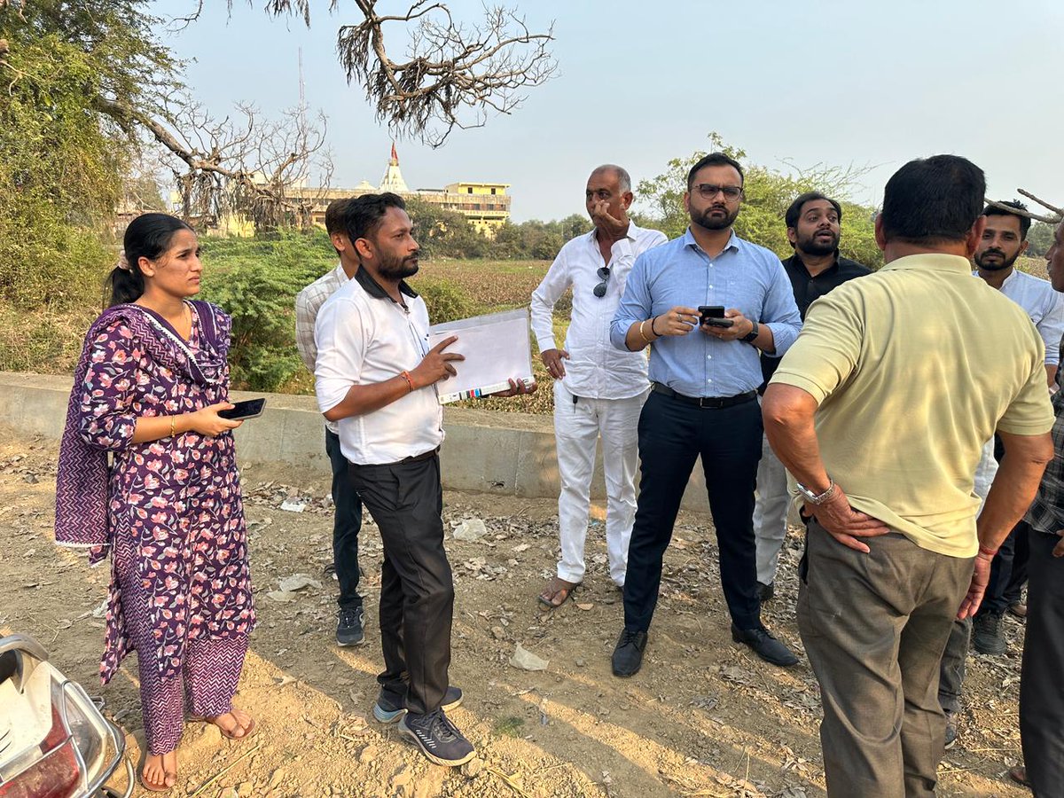 પીપળાવ ગામ પંચાયત ખાતે SDM ની અધ્યક્ષતા માં ગામ સંવાદ અને ગૌચર ની મુલાકાત.