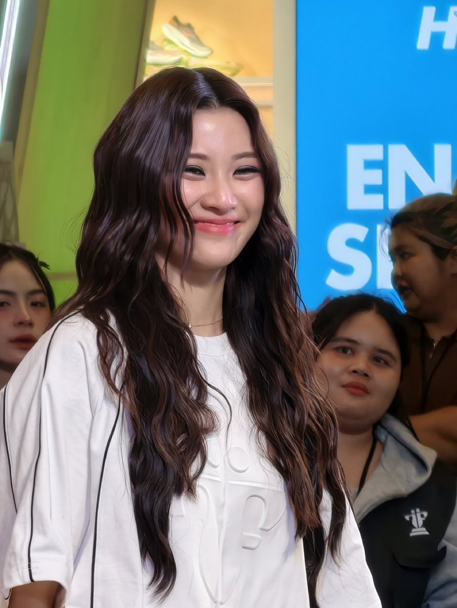 พี่คนข้างหลังคือหน้าฉันตอนนี้ ในหัวคือนี่คนหรือนางฟ้า

TROFI2026 x GinnyJayna
#TROFIHVLxGinnyJayna