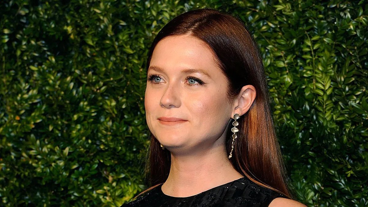 Happy birthday to Bonnie Wright who portrayed Ginny Weasley in the HARRY POTTER films! 🎂