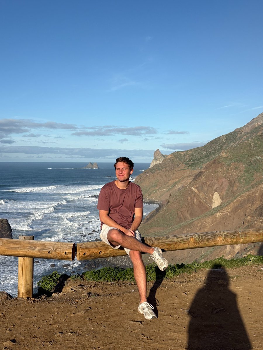 denisyurchak's tweet image. I travel to around 20 countries a year.

In 5 years, I have spent thousands of dollars on eSIMs.

The big eSIM providers out there pay pennies for eSIMs and resell them to users at a 500% markup.

They buy ads and run huge, inefficient teams that the user pays for.

So I built