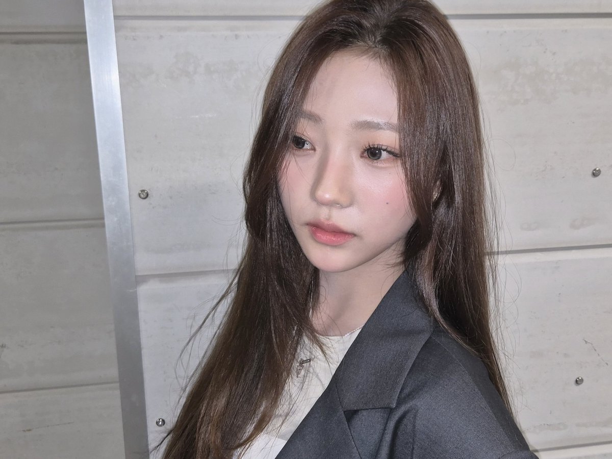 caught you staring… so i had to turn around and give you my “okay fine, one more photo” look 🤍🧺✨