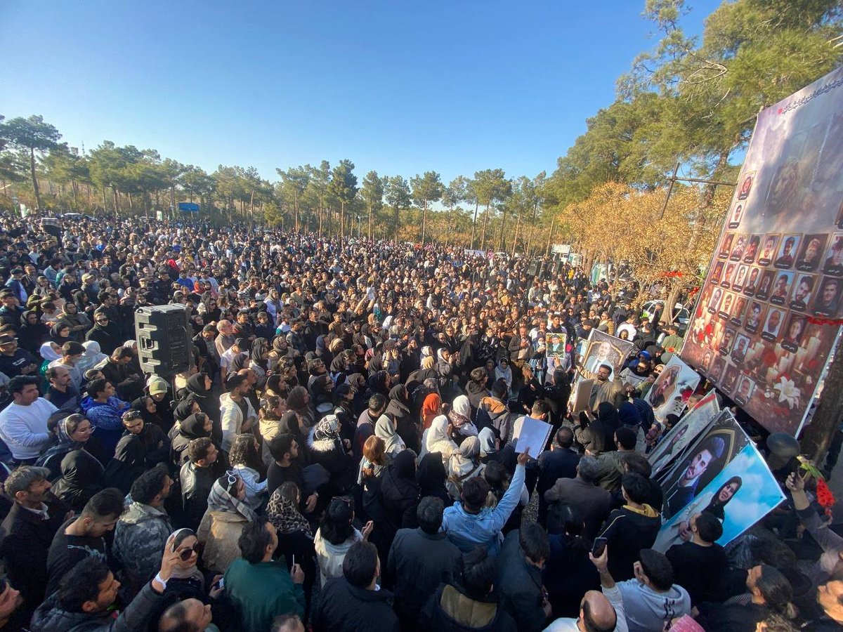 mamlekate's tweet image. مراسم بزرگداشت قهرمانان نجف‌آباد اصفهان ۲۸ بهمن ۱۴۰۴