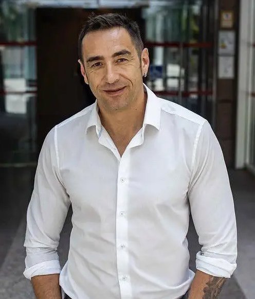 Al margen de los ataques interesados a Emilio Delgado, desde dentro y desde fuera, por su entrevista de hoy, existe un aspecto político interesante. Delgado, como Rufián, trata de distanciarse de los discursos que han dominado en las izquierdas durante los últimos años.

La