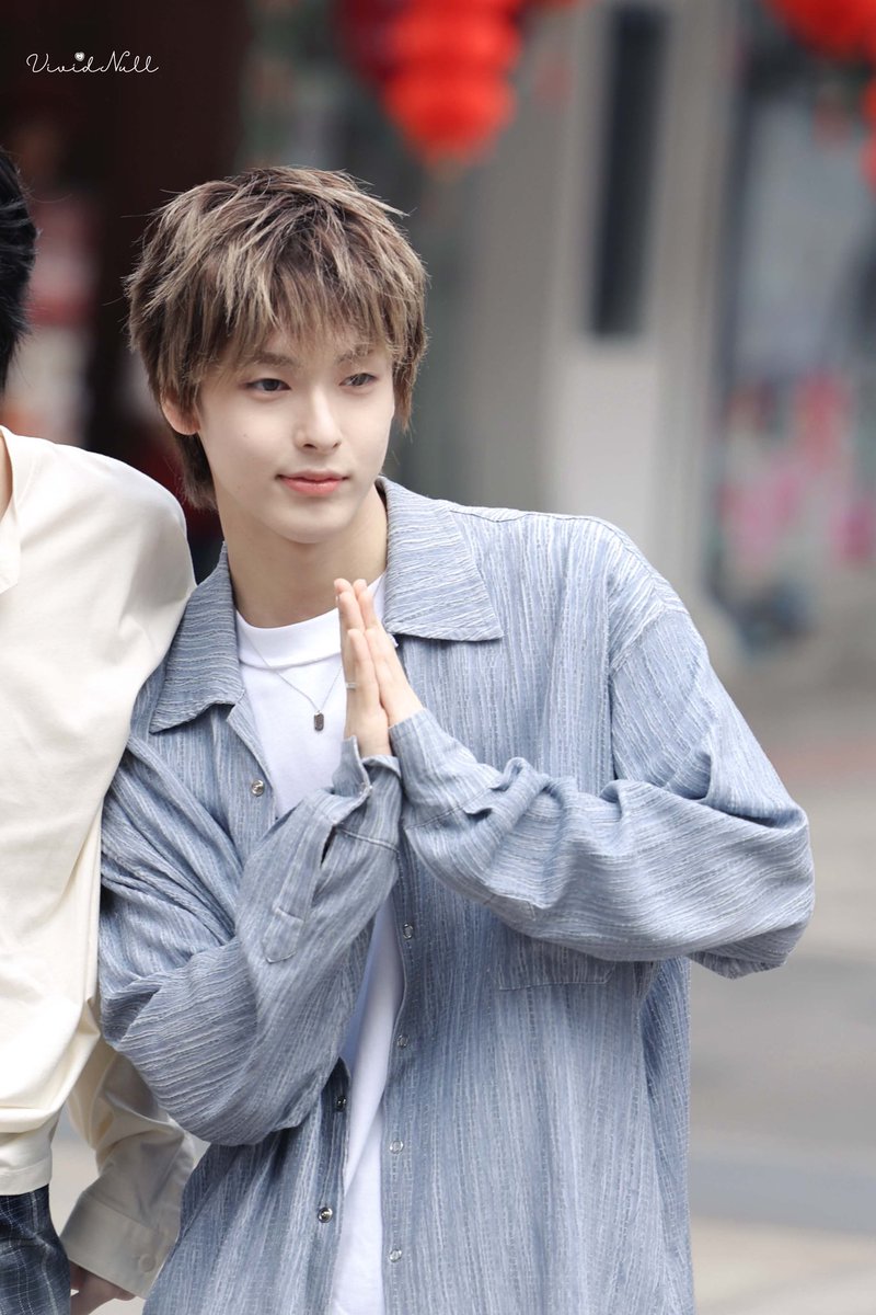 vividnull_ tweet media