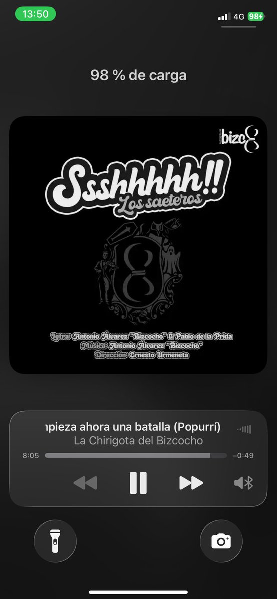 Por fuera se me ve tan normal, pero en mis cascos esta sonando esto.