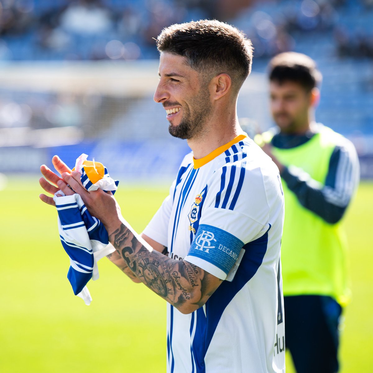 recreoficial's tweet photo. Una nueva victoria con nuestra afición, unos nuevos 3️⃣ puntos en el templo 💙

El #RecreYeclano, en imágenes 📸

#DondeElFutbolEmpieza #DecanoDelFutbolEspañol https://t.co/kQBOssTj5C