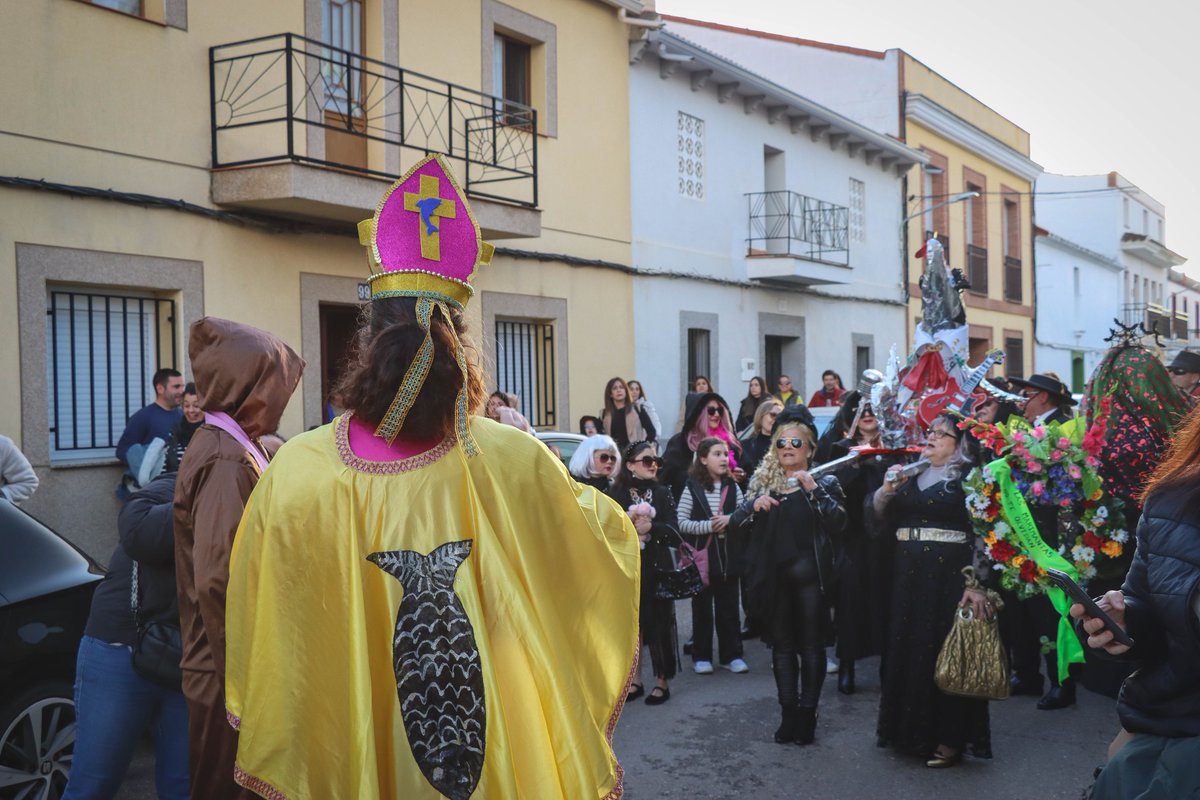 El entierro de la sardina pone el broche final hoy al Carnaval 2026 costadulcefm.es/el-entierro-de…
