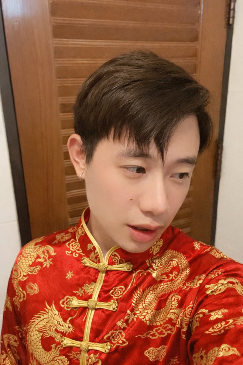 •Mxxn• tweet media