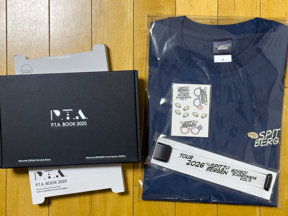ファンクラブ会員特典と、ファンクラブライブグッズが一緒に届く日