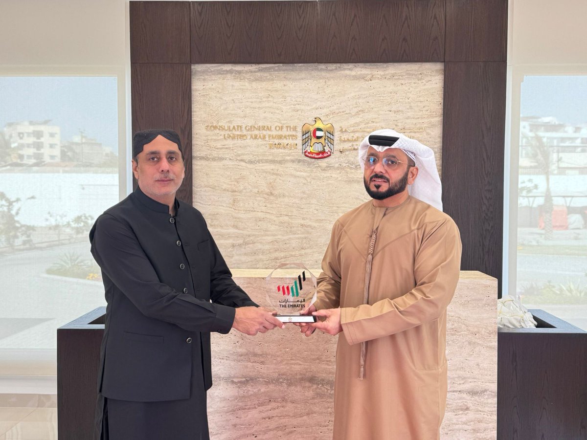 التقى سعادة الدكتور بخيت عتيق الرميثي القنصل العام لدولة الإمارات العربية المتحدة في كراتشي بسردار زاده مير فيصل خان جمالي وزير الثروة الحيوانية وتطوير الألبان في إقليم بلوشستان.وجرى خلال اللقاء الودي تبادل وجهات النظر حول عدد من الموضوعات ذات الاهتمام المشترك وبحث سبل تعزيز