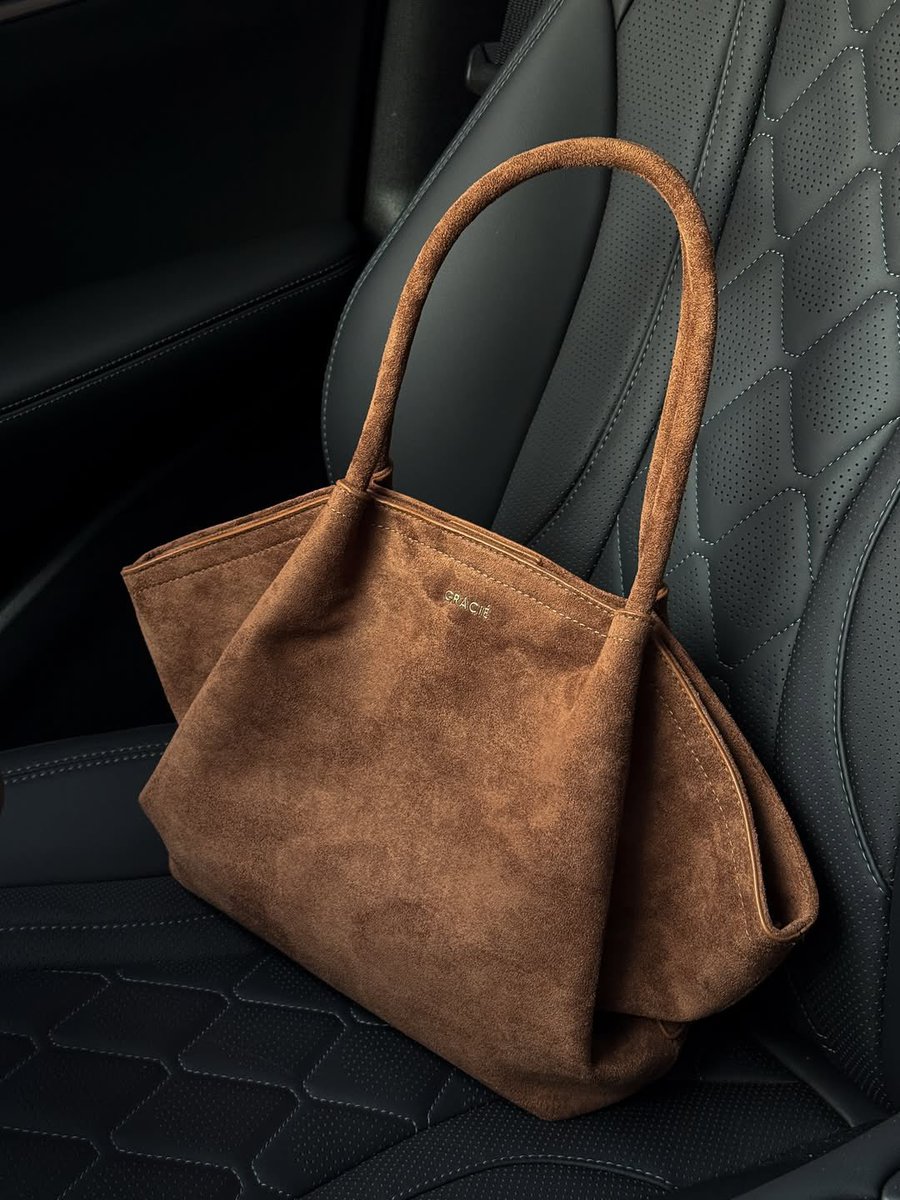 minimalist local brand bag

a thread