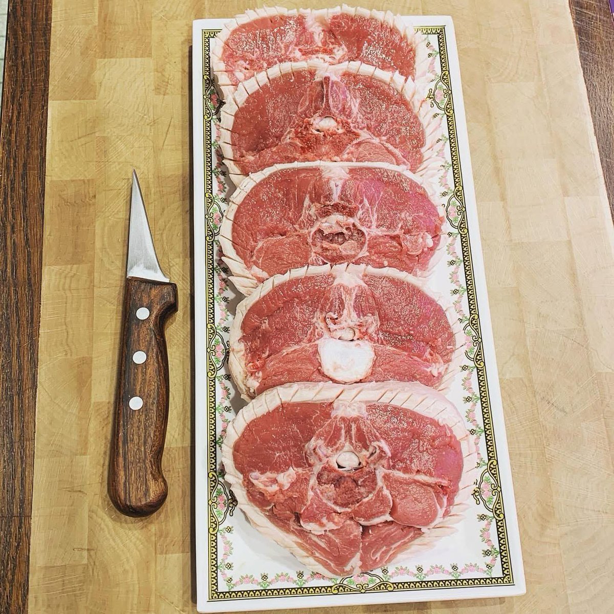Langlai73410097's tweet photo. V’la l’agneau qu’il vous faut,
Préparé par Ludo !
D’la régalade à gogo .
Du plaisir pour les abdos #agneau #ягненок #子羊 #lamb #cordero #αρνάκι #filet #cotedagneau #mixgrill #butcher #butchery #meat #meatlover #ilovemeat #artisanat #madeinfrance #frenchsavoirfaire https://t.co/qCDR3EjPvy