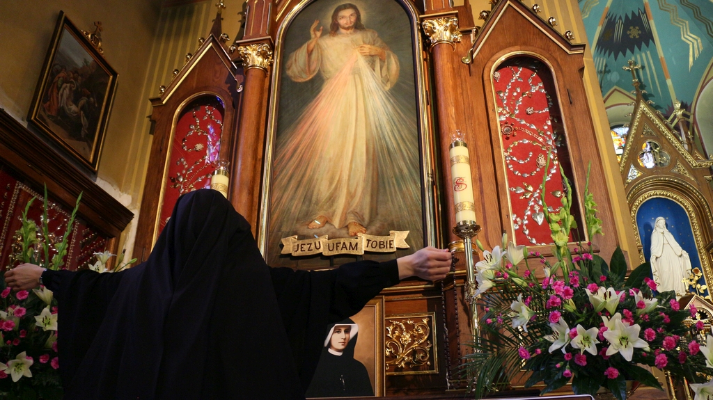 Coroncina Misericordia Divina ➠ Ogni Giorno alle 15:00 per Tutti
➟ English ➟ <a href="/SantaFaustyna/">DivineMercy</a> ✠ Español ➟ <a href="/SantaFaustynaES/">DivinaMisericordiaES</a>
➟ Polski ➟ <a href="/SantaFaustynaPL/">MiłosierdzieBoże</a> ✠ Français ➟ <a href="/SantaFaustynaFR/">MiséricordeDivine</a>
➟ Italiano ➟ <a href="/SantaFaustynaIT/">DivinaMisericordia</a> ✠ Português➟ <a href="/SantaFaustynaPT/">Misericórdia Divina</a>