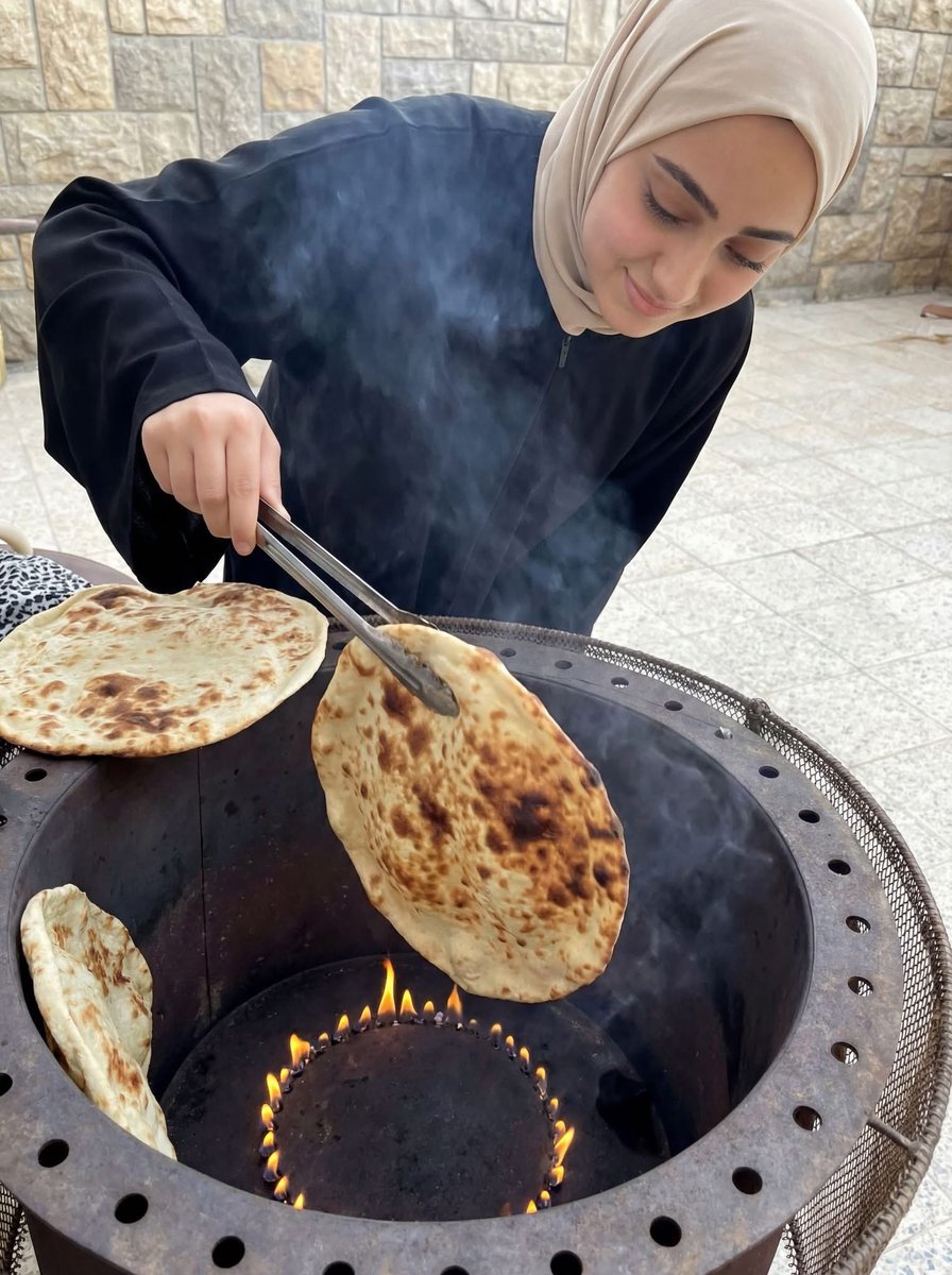 Queen1Balqis's tweet photo. اليوم تعبت وانا اخبز قلت خلونا نروح المطعم اليوم هو يانفس ماتشتهي قالو منتي من صنعاء ايش رايكم
#رمضان_كريم https://t.co/1kxSWpXGe8