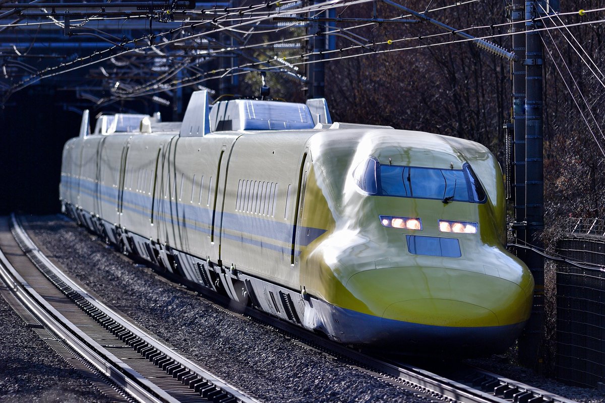 Takachan_1981's tweet photo. 本日のドクターイエロー!
草木が、邪魔でした🥲
#新幹線 #ドクターイエロー #鉄道写真 #doctoryellow #新幹線電気軌道総合試験車 #923形 #T5編成 #Shinkansen #鉄道 #東海道新幹線 #DY #NIKKOR https://t.co/FWGrW7Jlrs