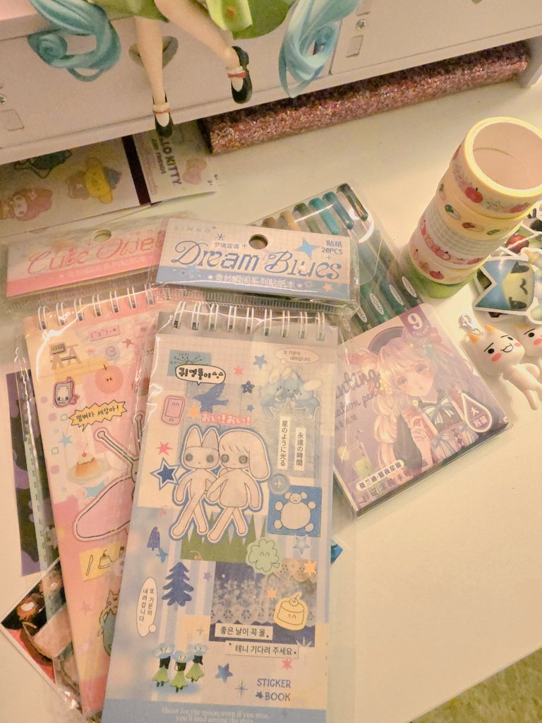 Spooky_Dollie's tweet photo. Starting to get into journaling when I have energy, telling myself art exists in many different ways ♡ https://t.co/i3Jqa4n60E