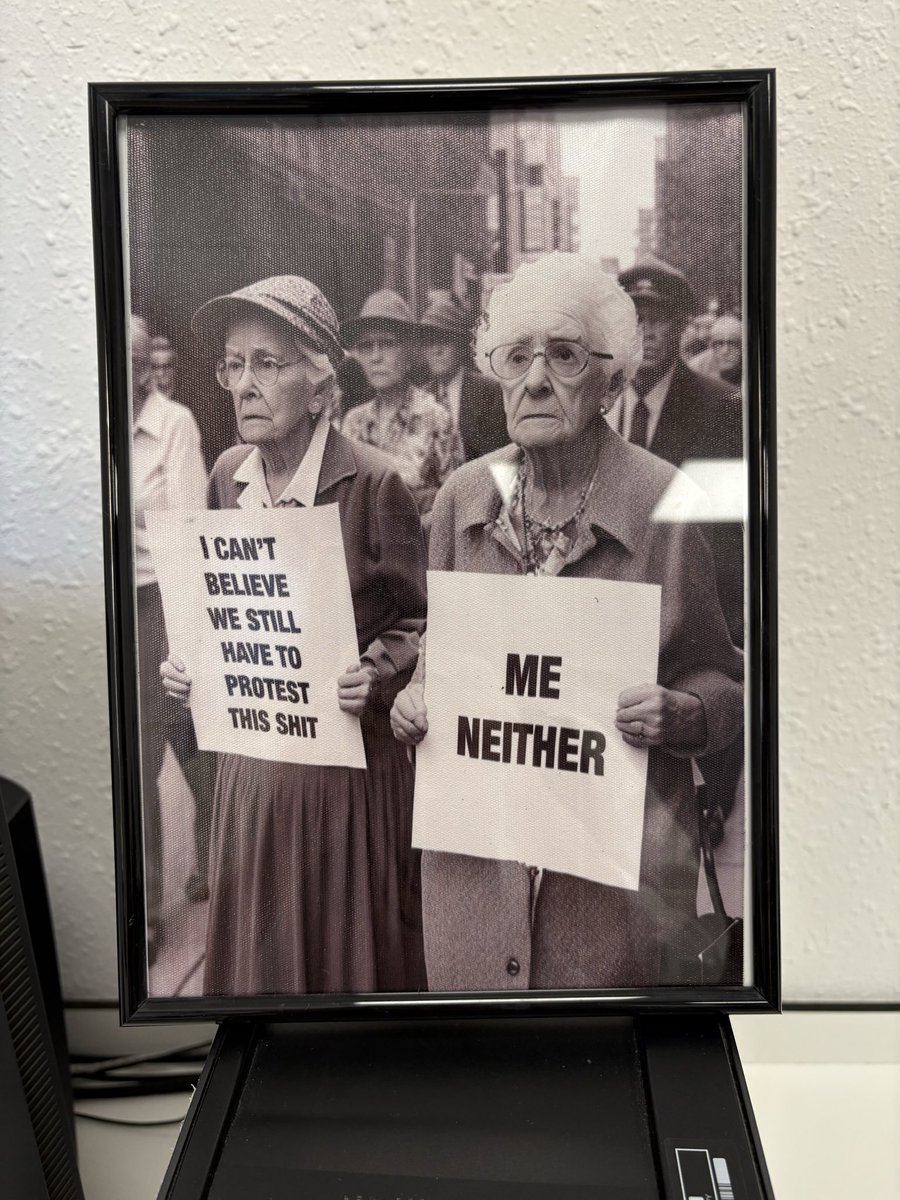 Semana de huelga, hoy toca venir a cubrir servicios mínimos. Pero una compi ha dejado esto por aquí :)
#EstatutoMarco