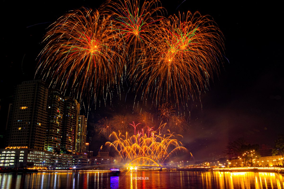 KDEslerYT's tweet photo. IN PHOTOS: Manila City's commemorative Chinese New Year 2026 Fireworks Display at Binondo-Intramuros Bridge, presented by Dragon Fireworks Inc.
📷 Canon EOS Rebel T1i w/ Canon 18-55mm f/3.5–5.6 lens [1/3[
#LunarNewYear2026 #CNY2026 #PPEA #DFI #TeamCanonPH https://t.co/2jivEeMxqj