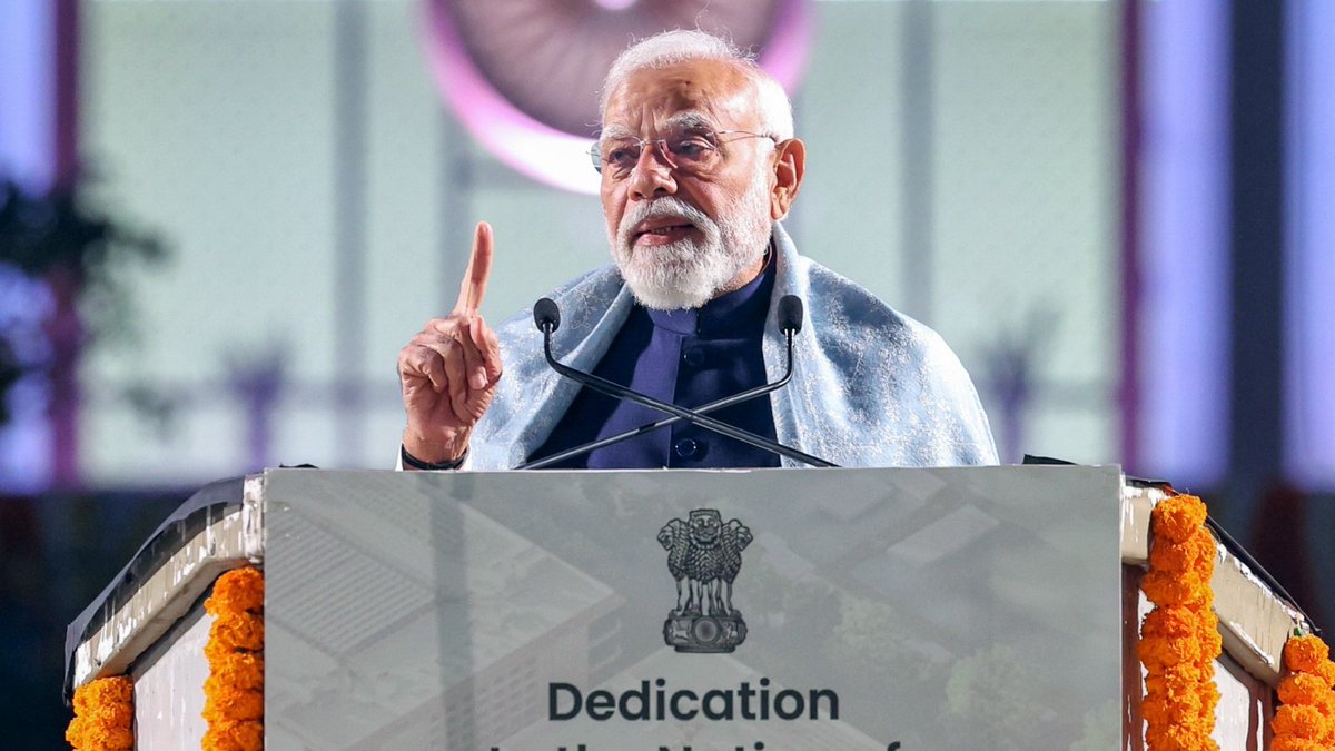 MeghUpdates's tweet photo. 🚨 BIG STATEMENT by PM Modi 🇮🇳 

“India’s IT sector could reach $400 BILLION by 2030, powered by AI-driven outsourcing and domain-specific automation.” 🔥 

“India should be among the top three AI superpowers GLOBALLY by 2047.” 🎯 https://t.co/H2voLZBCx2