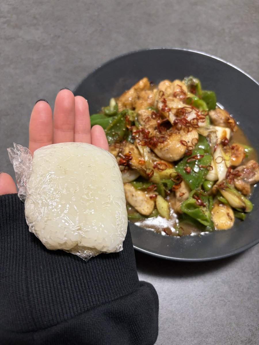 9_manatee_6's tweet photo. 朝：ミックスナッツちょろっと
昼：鶏のネギ塩焼きごはん
夜：酢鶏とごはん
間食：焼き芋、LIAERA

最近行けてなかったジムに今日は久しぶりに行ってきた！

それにしても焼き芋長いな🍠 https://t.co/UYoeCDtlOs
