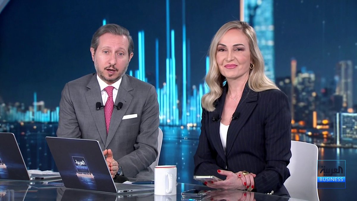 مستشار التحرير في منصة الطاقة المتخصصة د. أنس الحجي: هناك إشكالية في تغطية الإعلام الغربي لأسواق النفط والسبب الأساسي لارتفاع الأسعار منذ مطلع العام هو نقص الإمدادات بأكثر 3 ملايين برميل يومياً. زيادة إنتاج النفط من الدول الثماني في أوبك بلس ستتجه للاستهلاك المحلي بعكس توقعات الفائض. المشكلة في وكالة الطاقة الدولية والبنوك الكبرى تقديرها لما تم بنائه في المخزونات الاستراتيجية بأنها فائض في المعروض وهي بعكس ذلك. هذه تفاصيل ملاحقة ترمب لناقلة النفط المهربة من فنزويلا وكميات النفط الروسي التي خفضتها الهند اشترتها المصافي الصينية بخصم سعري أعلى جرس الإغلاق الأسواق العربية nadine_bn. naserElTibi 