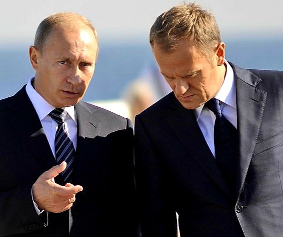 Tusk w swym żenującym stylu atakuje PIS i Prezydenta 🇵🇱RP za to, że ci rzekomo nie stoją po stronie interesu narodowego i nie wspierają niemieckiej smyczy, SAFE.
Mówi o okrutnej wojnie za ścianą.
Czy to czasem nie ty wraz z Merkel, latami karmiliście rosyjskiego zbrodniarza?! 🤔