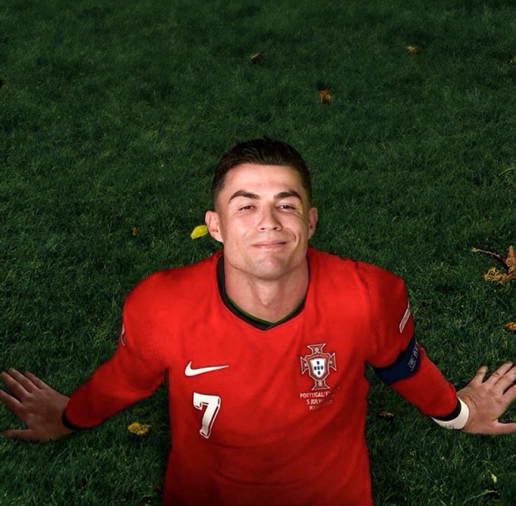 Marietta_gold03's tweet image. Greatest 
Of
All
Time...........My GOATs them 💜🩵🖤🤍
OBO, VO9,CR7 and K22💃🤏🏽
I will defend them with my last blood...A male centered bae through and Through ❣️💕
#KoyinSanusi
#Davido
#VictorOsimhen
#CristianoRonaldo