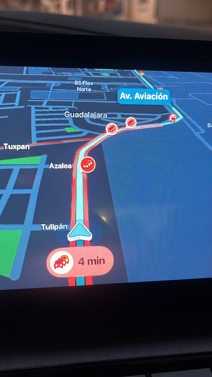 manuimgenius's tweet photo. Buenos días @ZapopanGob @MovilidadZap @JuanJoseFrangie  existe algún plan o proyecto para mejorar la movilidad de av aviación desde juan Gil hacia Santa Margarita . Cada es peor por la incorporación de las calles anexas que impiden el tránsito fluido . Ayuda https://t.co/8UxztIL9QV