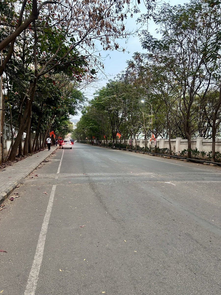 DefenceBrat's tweet photo. This road’s potential is immense; but @PMCPune clearly isn’t focused on keeping Pune clean. This entire #Wagholi stretch could be a paradise. 

No other society on entire Nagar road could even come closer to #IvyEstate in terms of its beauty; they got their own 5 kms trail on a hill maintained by @GreenSunriseHiL still today they lack an access road. 

MLA, MP and even corporators failed to bring a road to this beautiful society.