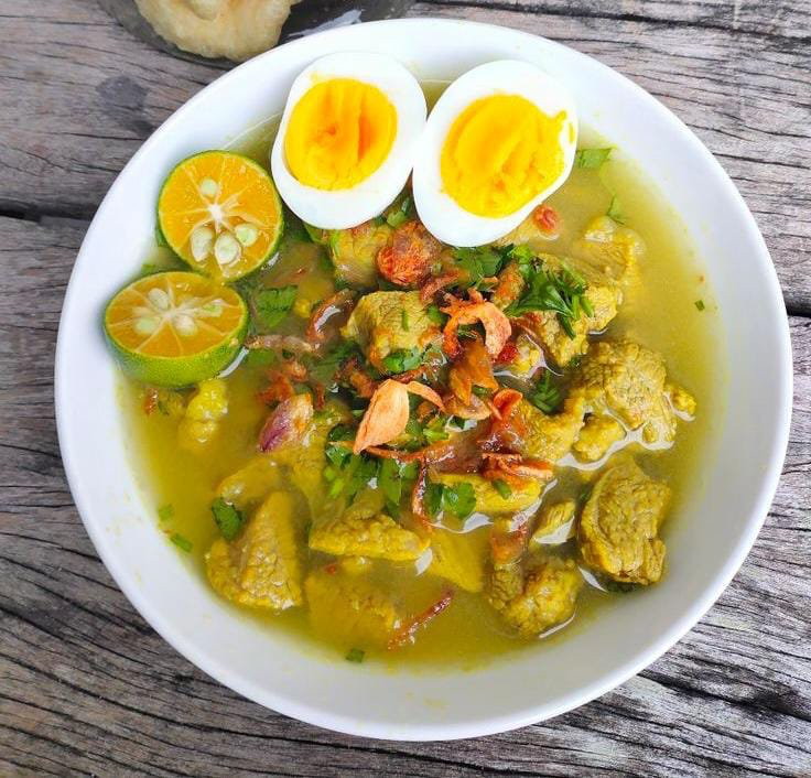 #TIPS Makan Sahur!
Idenya tuh, makan sahur pilih yg tinggi protein, tinggi serat, &amp; pake karbo kompleks + berkuah
- tinggi protein buat jaga kenyang lebih lama
- tinggi serat biar cepet kenyang
- karbo kompleks agar energi stabil seharian
- berkuah biar g gampang haus

Sayur bisa