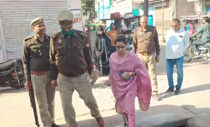 bstvlive's tweet photo. जालौन: SDM ने मस्जिदों का किया निरीक्षण
➡रमजान माह को लेकर किया निरीक्षण
➡आसपास गंदगी मिलने पर जताई नाराजगी
➡पेयजल की पर्याप्त व्यवस्था करने के निर्देश
➡कोंच नगर क्षेत्र में किया निरीक्षण
#JalaunNews #SDMInspection #RamzanPreparation @dmJalaun https://t.co/xrtHdBJxgB
