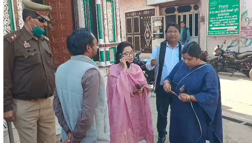 bstvlive's tweet photo. जालौन: SDM ने मस्जिदों का किया निरीक्षण
➡रमजान माह को लेकर किया निरीक्षण
➡आसपास गंदगी मिलने पर जताई नाराजगी
➡पेयजल की पर्याप्त व्यवस्था करने के निर्देश
➡कोंच नगर क्षेत्र में किया निरीक्षण
#JalaunNews #SDMInspection #RamzanPreparation @dmJalaun https://t.co/xrtHdBJxgB