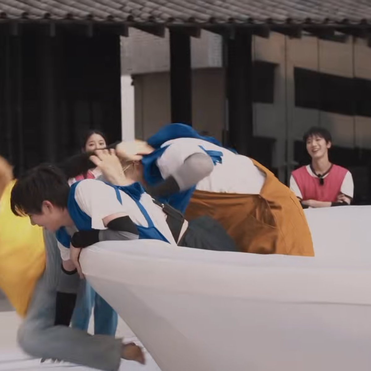 doublejxyj's tweet image. รู้ละทำไมพี่ออฟกับเตนล์ถึงดูสนิทกัน พี่ออฟเป็นตัวแทนพี่เตส่วนเตนล์เป็นแขกรับเชิญในrunning manนี่เอง