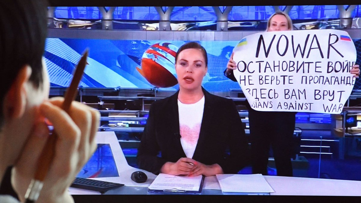 Do you remember the iconic moment in March 2022 when a woman burst onto a live broadcast at Russia's state-run TV—where she worked at the time—with a sign reading “No war — Don't believe the propaganda —They're lying to you here”?

We're hosting her tomorrow next to the UN.