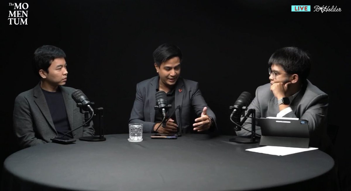 ฟังไอติมพูดเกี่ยวกับรัฐธรรมนูญ และอนาคตการทำหน้าที่ใสสภาชุดนี้คือ ใจฟูมากมีความหวัง   และใจฟูกว่า ไอติมชมสส ตี๋กับ สส แบงค์ตลอดเลย เรื่องงาน ฟังแล้วยิ้มตาม ที่สุดคือน้องพูดว่า ไม่ว่าอะไรจะเกิดขึ้นผมจะไม่ยอมแพ้ ผมจะสู้ให้ถึงที่สุด 🔥 🧡  #ไอติมพริษฐ์ #พริษฐ์วัชรสินธุ #พรรคประชาชน