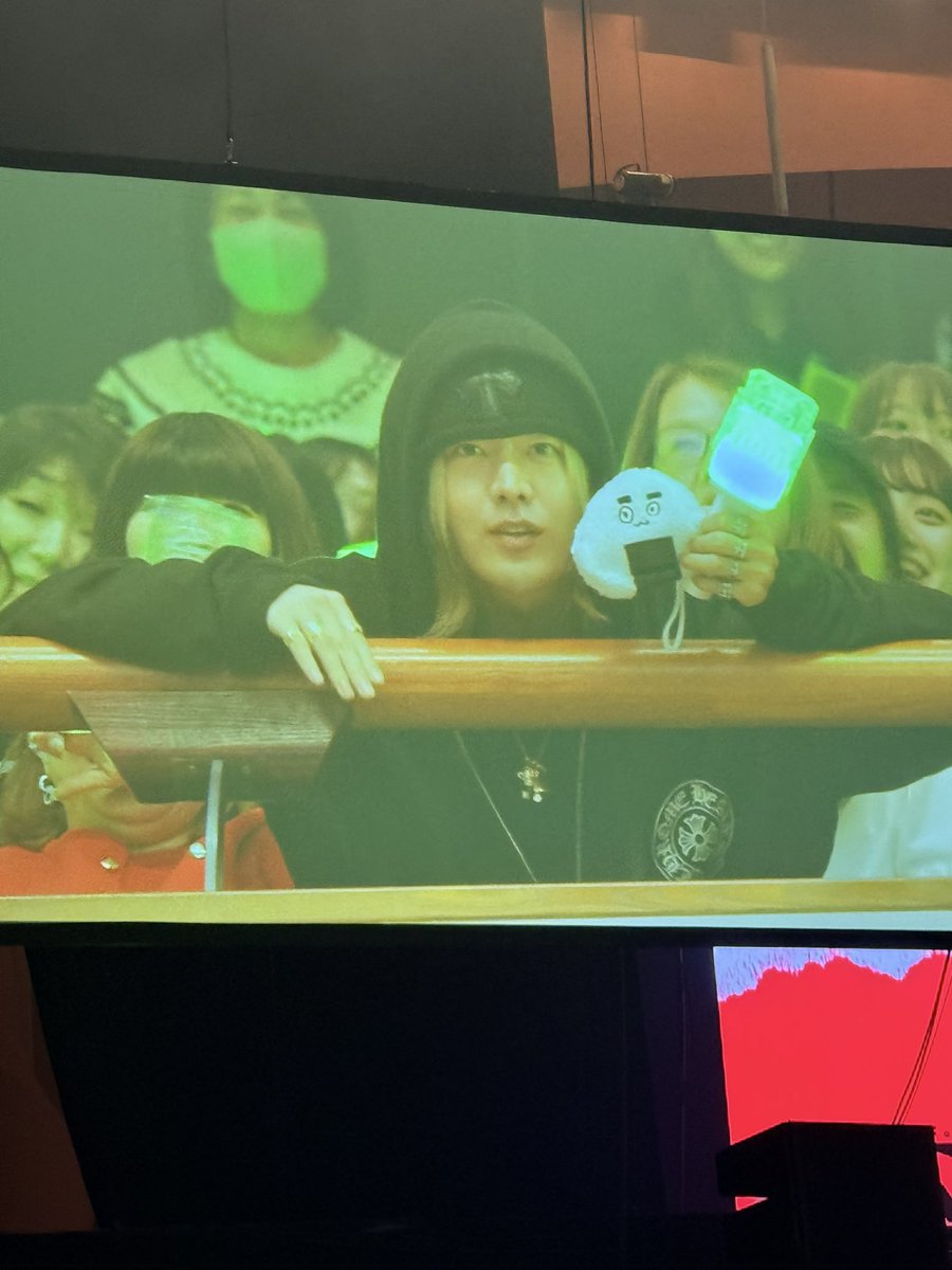 ฉันรักความสัมพันธ์แก๊งสามหมูมากเลย งานเดี่ยวยูตะจอห์นนี่ก็ไปหา เกือบตกเครื่องบินก็ยอมเทกระเป๋าเพื่อให้ได้ไปดูยูตะ งานแทยงที่ญี่ปุ่นยูตะก็ไปหา หมูสามตัวเพื่อนรักจริง ๆ เกิดต้นปี กลางปี ปลายปี รักและซัพพอร์ตกันสุด ๆ 🥹🥹🥹💕💕💕🐽🐽🐽