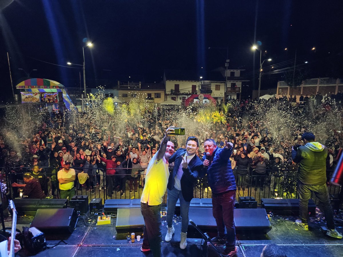 AzuayPrefectura's tweet photo. 🎉 Guachapala vibró con el show de Dubán Bayona desde Colombia. 🇨🇴
El #CarnavalBakansote2026 se vive con toda la energía en cada rincón del Azuay. 💃🕺
Descubre tu plan para este martes en 👉 https://t.co/itrUYv6ulU.
#AzuayEsElDestino
#VisitAzuay
#JotaLloretPrefecto https://t.co/RPTzs5XYvf