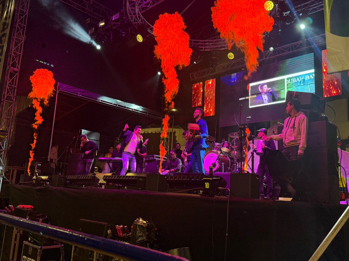 AzuayPrefectura's tweet photo. 🎉 Guachapala vibró con el show de Dubán Bayona desde Colombia. 🇨🇴
El #CarnavalBakansote2026 se vive con toda la energía en cada rincón del Azuay. 💃🕺
Descubre tu plan para este martes en 👉 https://t.co/itrUYv6ulU.
#AzuayEsElDestino
#VisitAzuay
#JotaLloretPrefecto https://t.co/RPTzs5XYvf