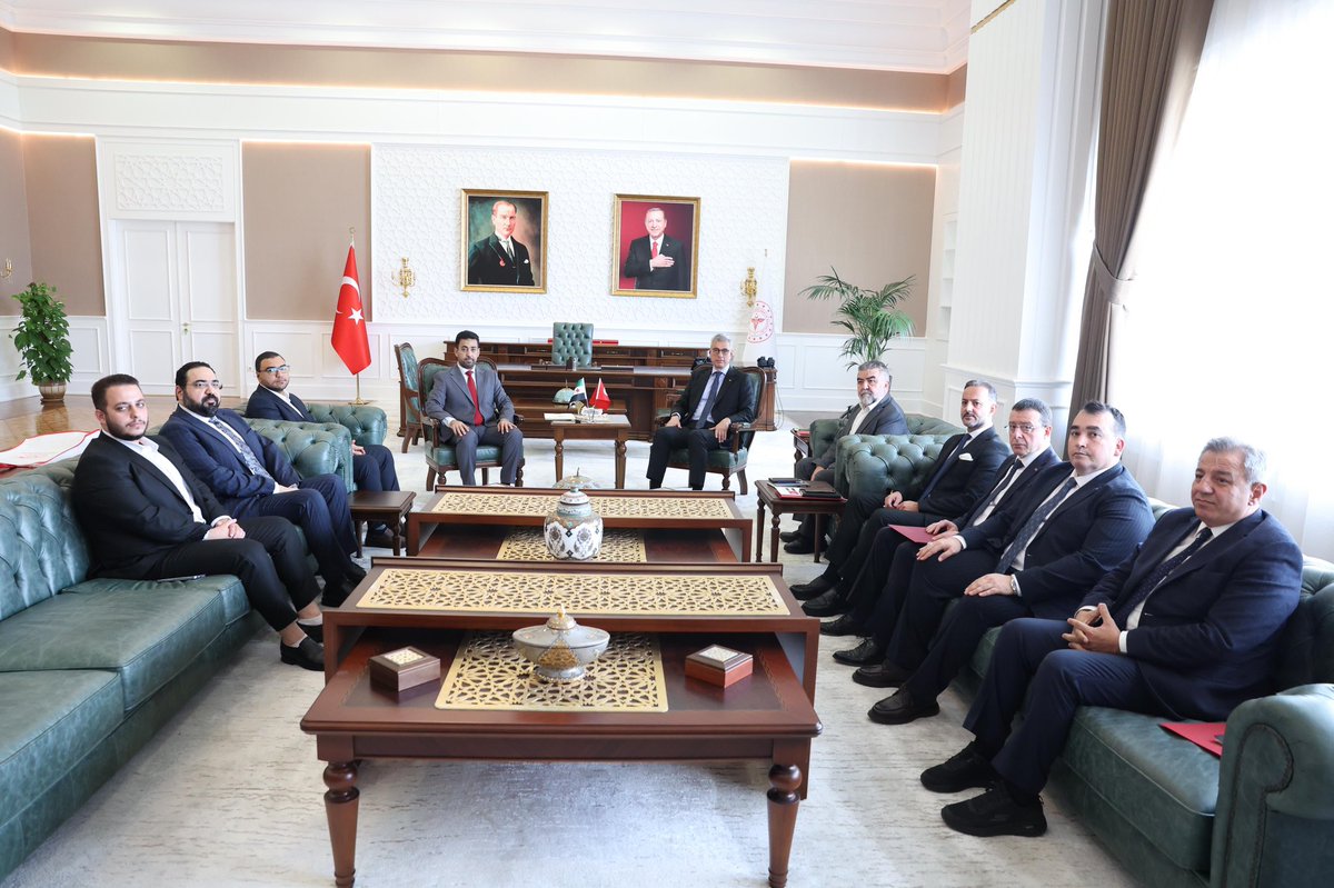 Suriye Sağlık Bakanı, kıymetli mevkidaşım Sayın Musab Nizal el-Ali ve beraberindeki heyeti Bakanlığımızda misafir etmekten memnuniyet duydum.

Gerçekleştirdiğimiz görüşmede, Türkiye ile Suriye arasındaki sağlık alanındaki iş birliğimizi kapsamlı şekilde ele aldık. Tıbbi cihaz ve