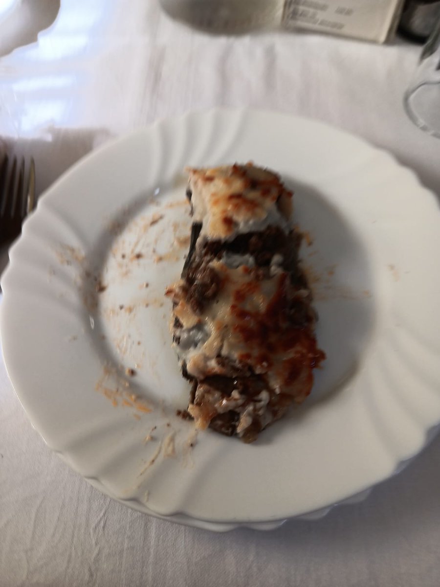 1° y 2° Plato de hoy en la Residencia de Colmenar Viejo, patatas podridas con bacalao a la Vizcaina, con espinas que se pueden ver y una ración pequeña después de apartar lo que no se puede comer y media berenjena. Los están matando de hambre. <a href="/adavimu/">Ana Davila</a>
